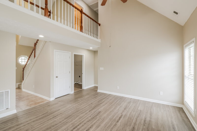 2,275/Mo, 8507 Bucking Trail Ct Louisville, KY 40291 Living Room View 2