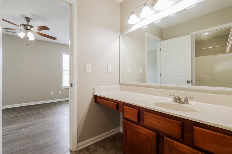 2,275/Mo, 8507 Bucking Trail Ct Louisville, KY 40291 Main Bathroom View