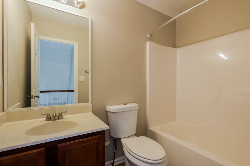 2,275/Mo, 8507 Bucking Trail Ct Louisville, KY 40291 Bathroom View