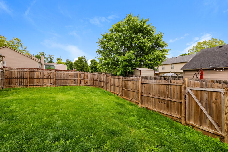 2,275/Mo, 8507 Bucking Trail Ct Louisville, KY 40291 Backyard View