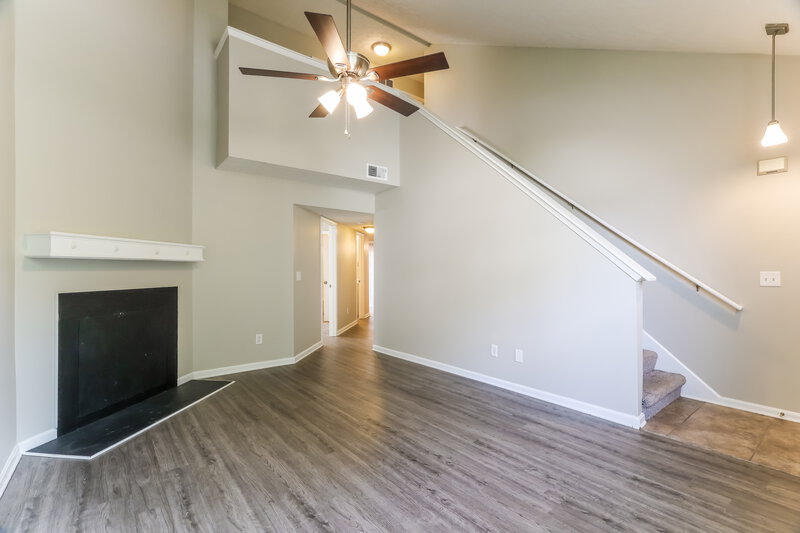 1,890/Mo, 4321 Willow View Blvd Louisville, KY 40299 Living Room View