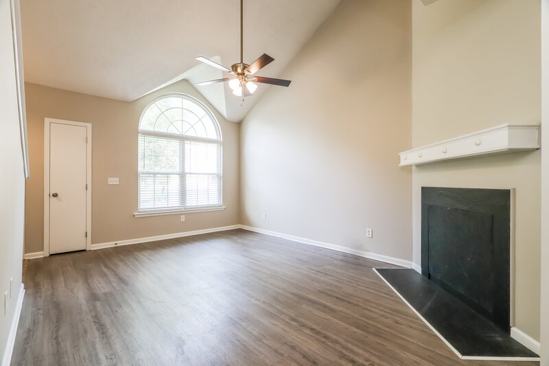 1,890/Mo, 4321 Willow View Blvd Louisville, KY 40299 Living Room View 2