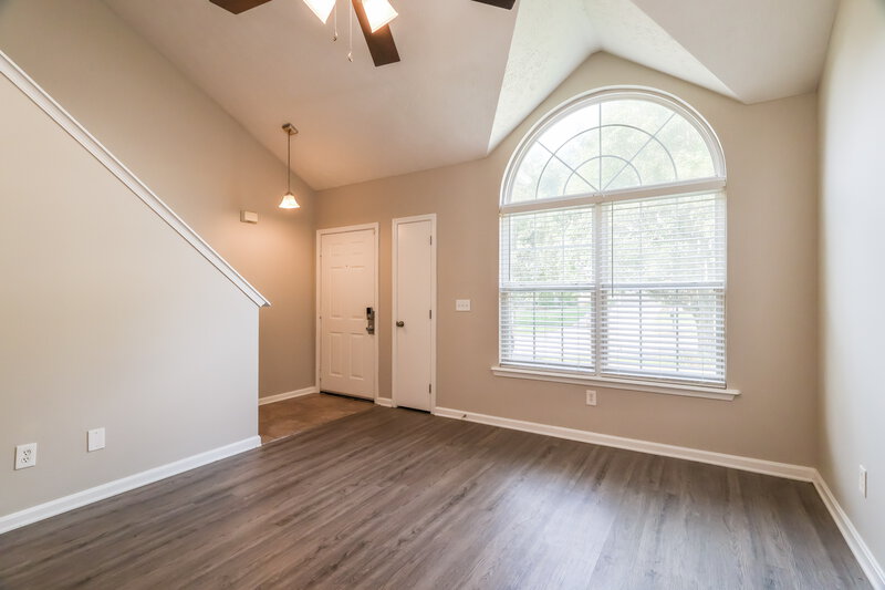 1,890/Mo, 4321 Willow View Blvd Louisville, KY 40299 Living Room View 3