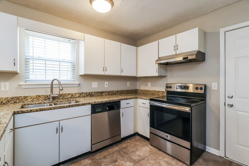 1,890/Mo, 4321 Willow View Blvd Louisville, KY 40299 Kitchen View