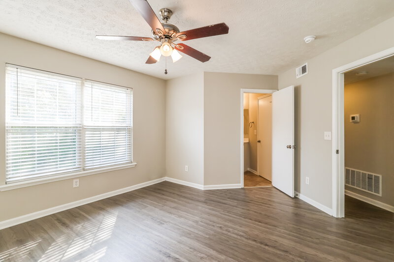 1,890/Mo, 4321 Willow View Blvd Louisville, KY 40299 Main Bedroom View