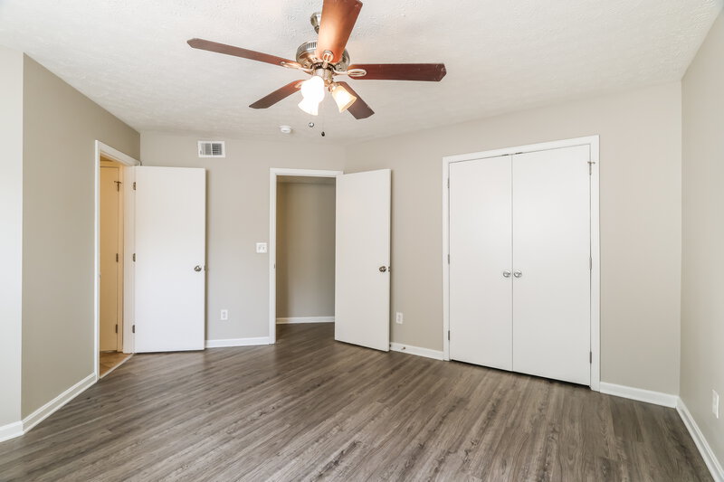 1,890/Mo, 4321 Willow View Blvd Louisville, KY 40299 Main Bedroom View 2