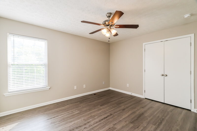 1,890/Mo, 4321 Willow View Blvd Louisville, KY 40299 Bedroom View