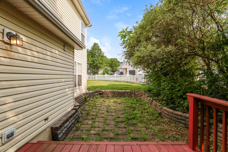 1,890/Mo, 4321 Willow View Blvd Louisville, KY 40299 Rear View