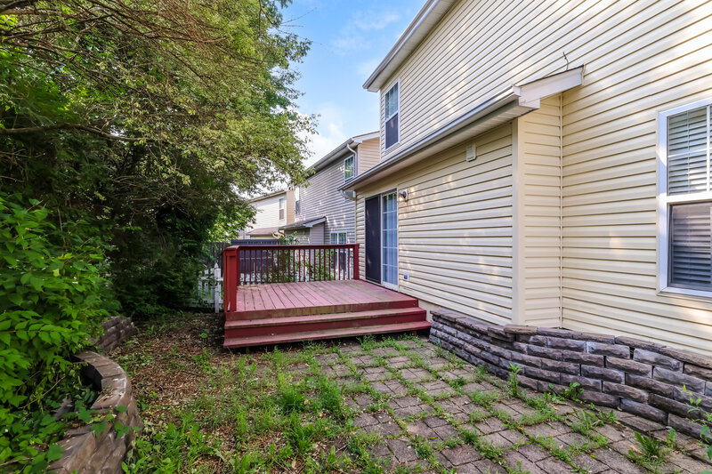 1,890/Mo, 4321 Willow View Blvd Louisville, KY 40299 Rear View 2