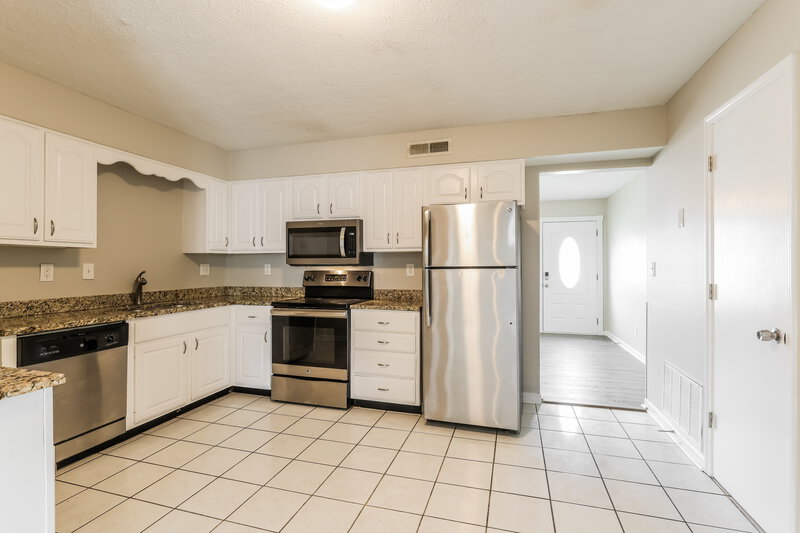 1,925/Mo, 6019 Highgrade Dr Louisville, KY 40291 Kitchen View 2