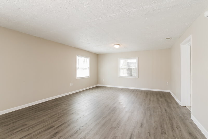 1,925/Mo, 6019 Highgrade Dr Louisville, KY 40291 Family Room View 2