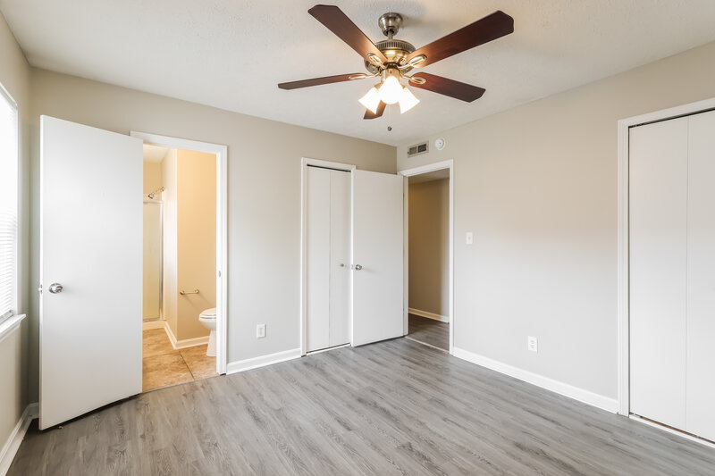 1,925/Mo, 6019 Highgrade Dr Louisville, KY 40291 Main Bedroom View 2