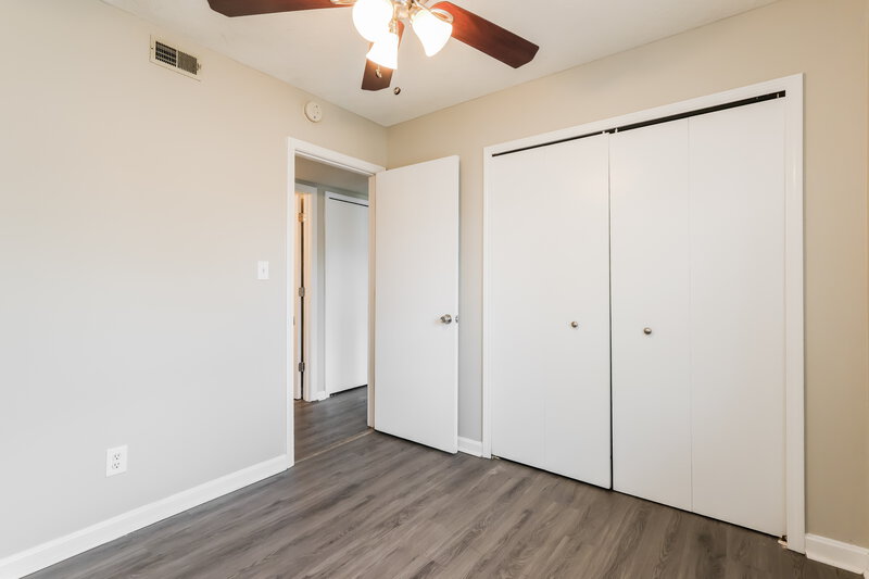 1,925/Mo, 6019 Highgrade Dr Louisville, KY 40291 Bedroom View