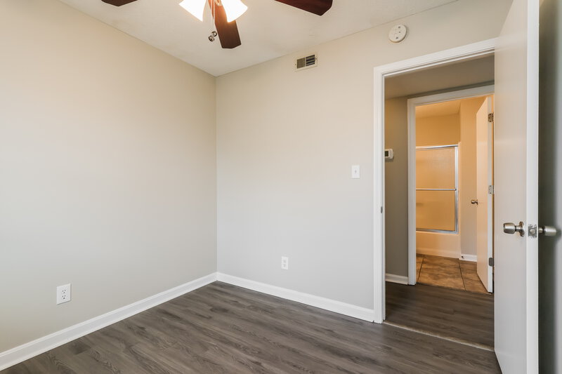 1,925/Mo, 6019 Highgrade Dr Louisville, KY 40291 Bedroom View 2