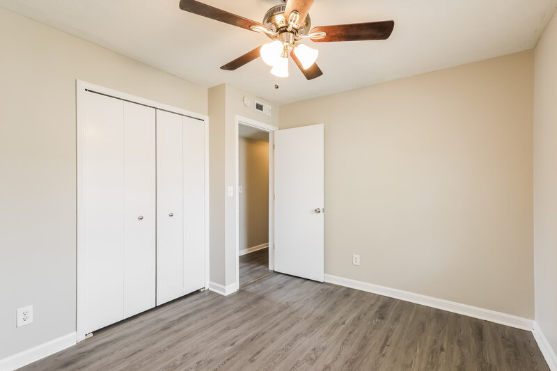 1,925/Mo, 6019 Highgrade Dr Louisville, KY 40291 Bedroom View 3