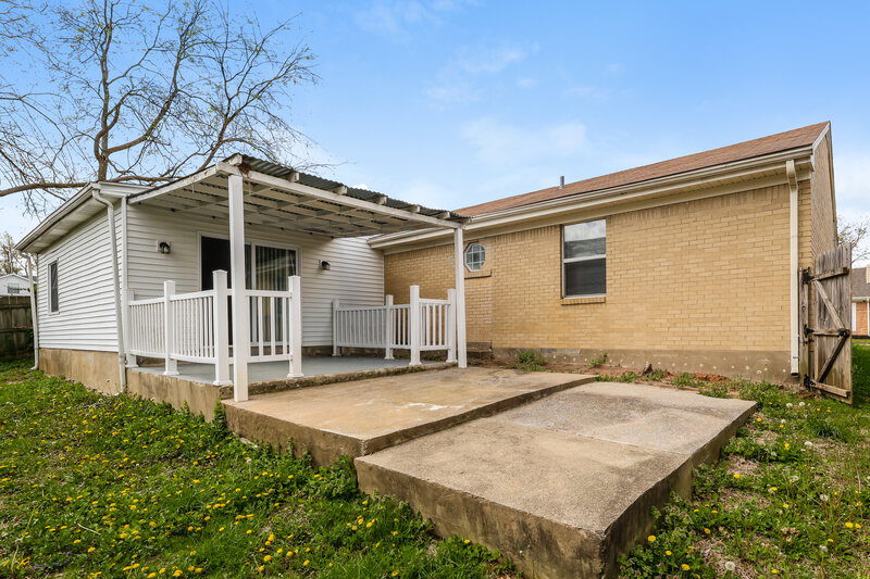 1,925/Mo, 6019 Highgrade Dr Louisville, KY 40291 Rear View