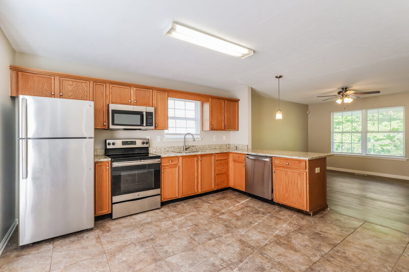 1,700/Mo, 9407 Brown Austin Rd Fairdale, KY 40118 Kitchen View