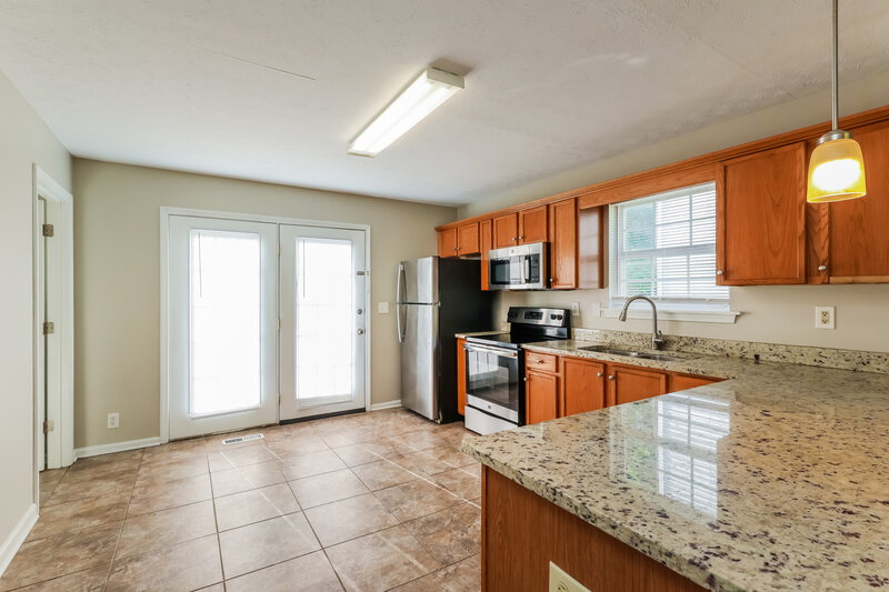 1,700/Mo, 9407 Brown Austin Rd Fairdale, KY 40118 Kitchen View 3