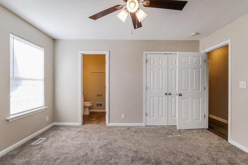 1,700/Mo, 9407 Brown Austin Rd Fairdale, KY 40118 Main Bedroom View