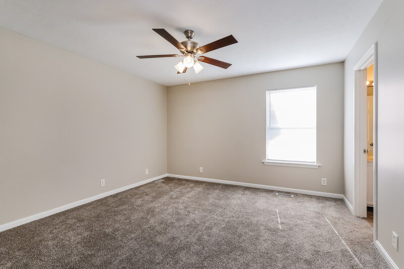 1,700/Mo, 9407 Brown Austin Rd Fairdale, KY 40118 Main Bedroom View 2