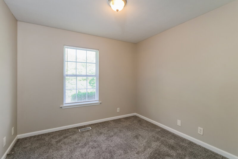 1,700/Mo, 9407 Brown Austin Rd Fairdale, KY 40118 Bedroom View