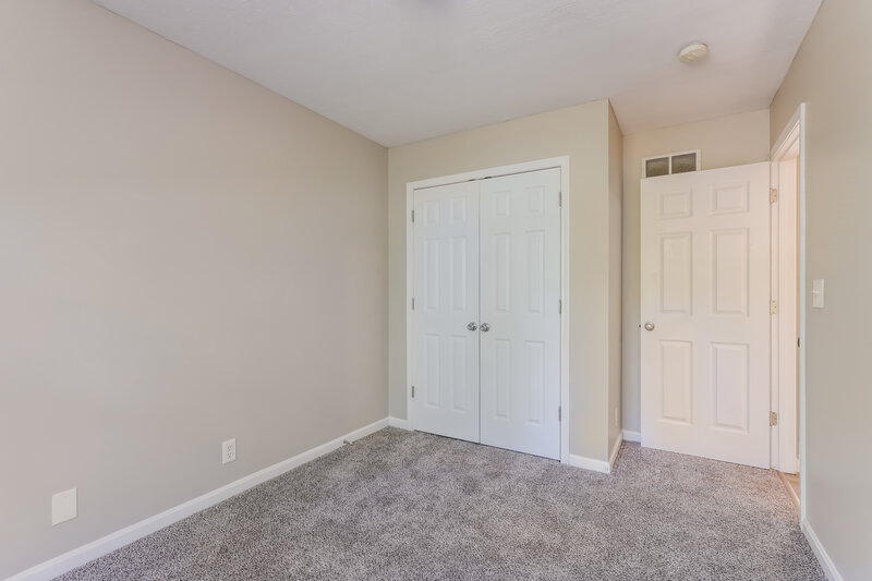 1,700/Mo, 9407 Brown Austin Rd Fairdale, KY 40118 Bedroom View 3