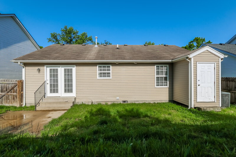 1,700/Mo, 9407 Brown Austin Rd Fairdale, KY 40118 Rear View