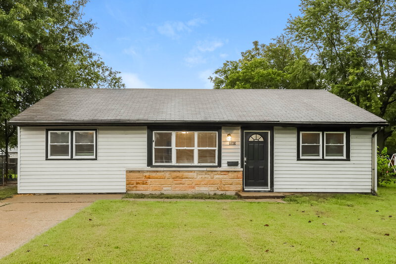 1,955/Mo, 7303 Dunkirk Ln Louisville, KY 40272 External View