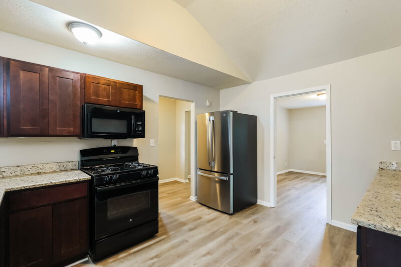 1,955/Mo, 7303 Dunkirk Ln Louisville, KY 40272 Kitchen View 2