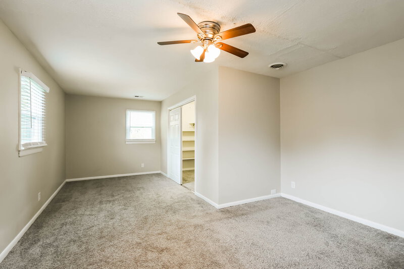 1,955/Mo, 7303 Dunkirk Ln Louisville, KY 40272 Main Bedroom View