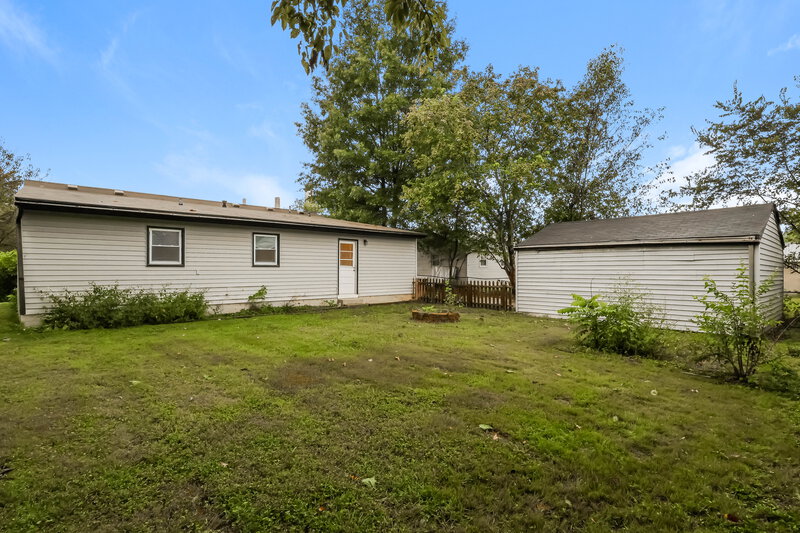 1,955/Mo, 7303 Dunkirk Ln Louisville, KY 40272 Rear View 2