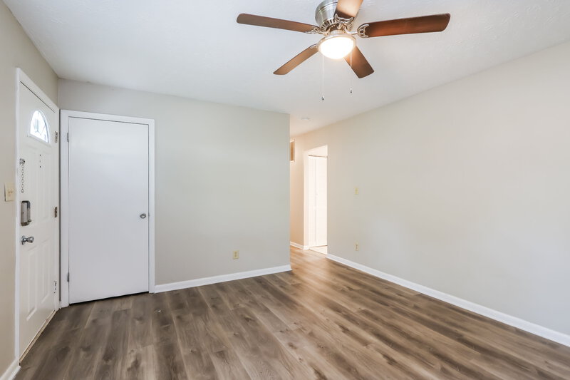 1,665/Mo, 7906 Candleglow Ln Louisville, KY 40214 Living Room View 2