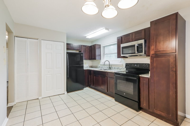 1,665/Mo, 7906 Candleglow Ln Louisville, KY 40214 Dining Room View