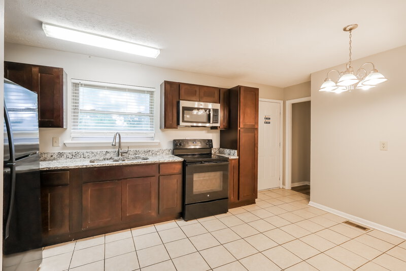 1,665/Mo, 7906 Candleglow Ln Louisville, KY 40214 Kitchen View