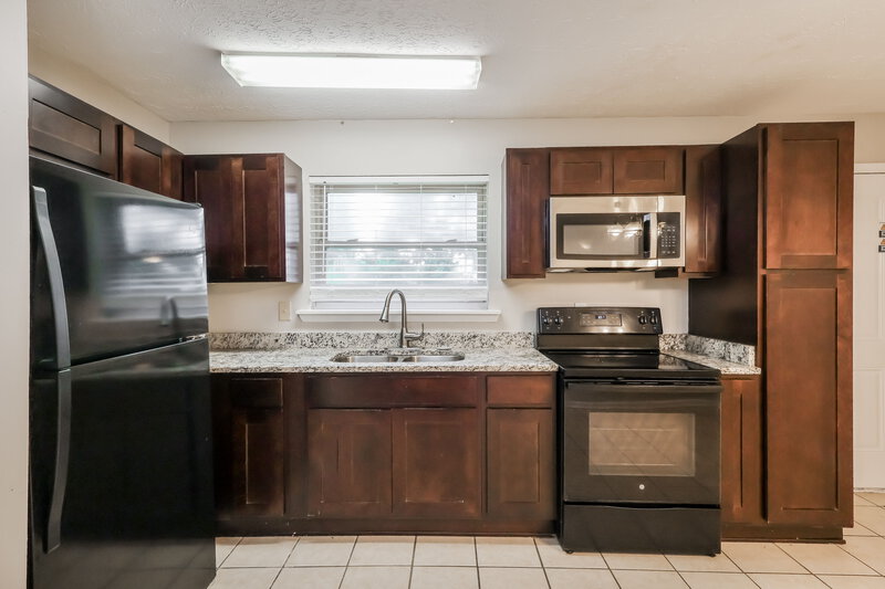 1,665/Mo, 7906 Candleglow Ln Louisville, KY 40214 Kitchen View 2