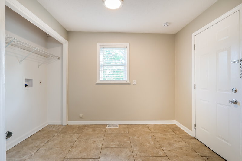 1,600/Mo, 4629 Lor Ann Ave Louisville, KY 40219 Breakfast Nook View