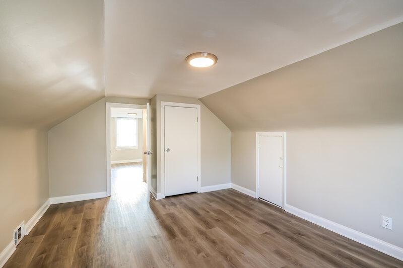 1,600/Mo, 4629 Lor Ann Ave Louisville, KY 40219 Main Bedroom View