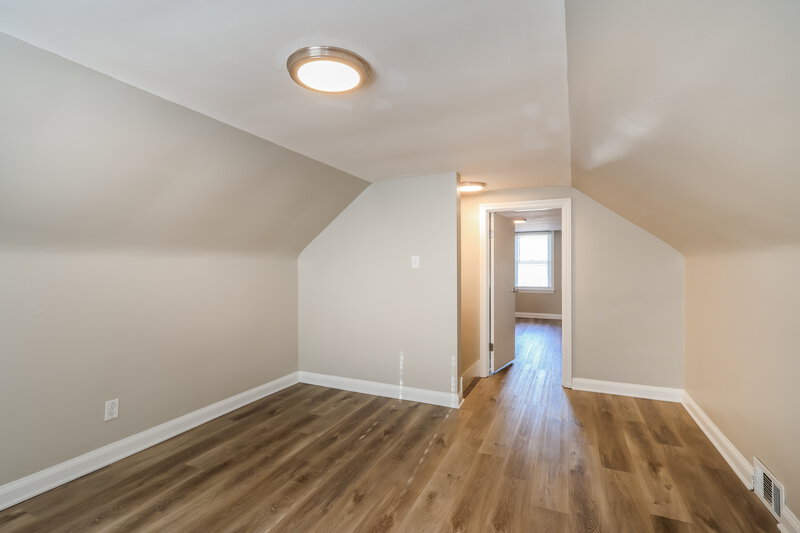 1,600/Mo, 4629 Lor Ann Ave Louisville, KY 40219 Main Bedroom View 2