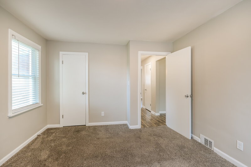 1,600/Mo, 4629 Lor Ann Ave Louisville, KY 40219 Bedroom View 2