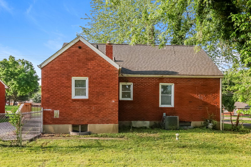 1,600/Mo, 4629 Lor Ann Ave Louisville, KY 40219 Rear View