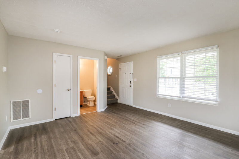 1,815/Mo, 6514 Hunters Creek Blvd Louisville, KY 40258 Living Room View