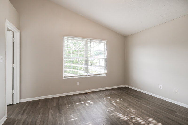 1,815/Mo, 6514 Hunters Creek Blvd Louisville, KY 40258 Main Bedroom View