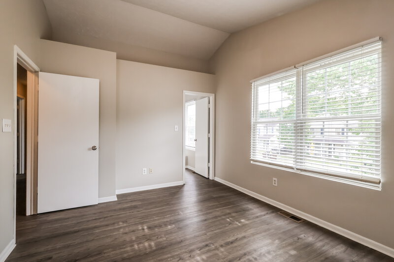 1,815/Mo, 6514 Hunters Creek Blvd Louisville, KY 40258 Main Bedroom View 2