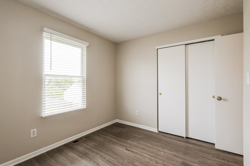 1,815/Mo, 6514 Hunters Creek Blvd Louisville, KY 40258 Bedroom View