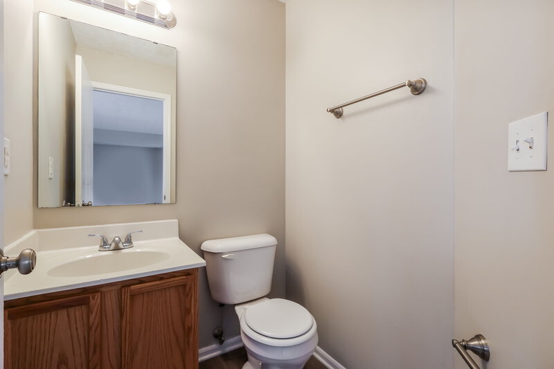 1,815/Mo, 6514 Hunters Creek Blvd Louisville, KY 40258 Bathroom View
