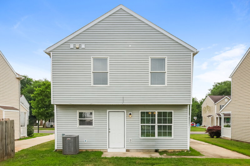 1,815/Mo, 6514 Hunters Creek Blvd Louisville, KY 40258 Rear View