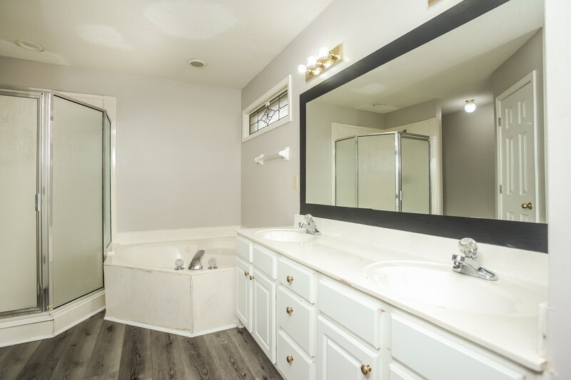 2,165/Mo, 9336 Starcross Ave Cordova, TN 38016 Main Bathroom View