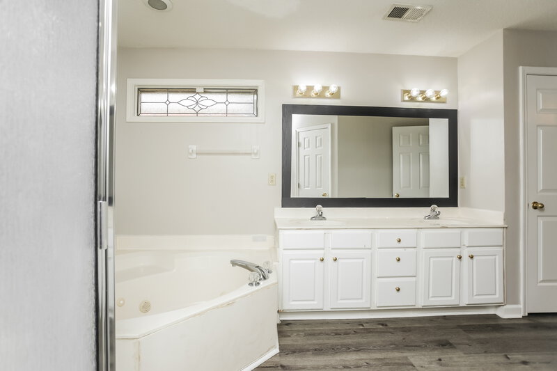 2,165/Mo, 9336 Starcross Ave Cordova, TN 38016 Main Bathroom View 2