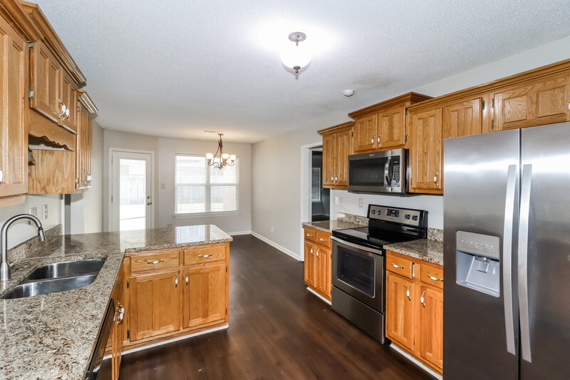 2,055/Mo, 11773 Village Center St Arlington, TN 38002 Kitchen View 2