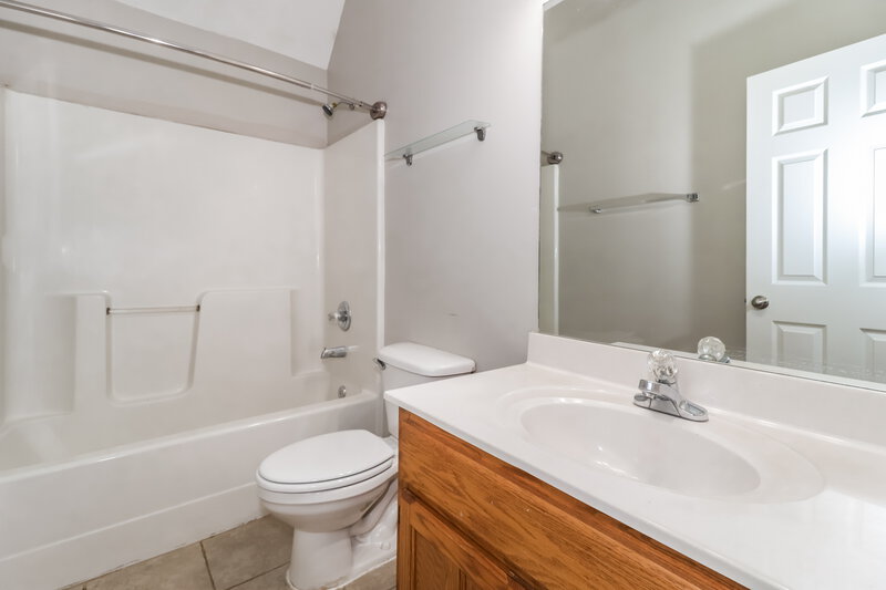2,055/Mo, 11773 Village Center St Arlington, TN 38002 Bathroom View